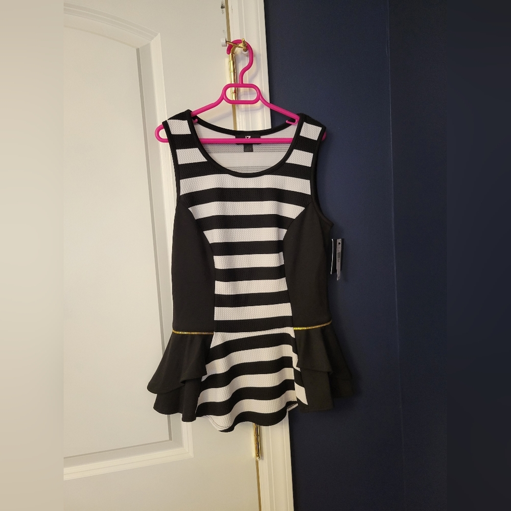 Womens Black & White Striped Ruffled Hem Peplum Top- S- Casual, Dressy, Busniess